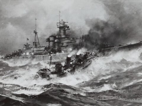 HMS Glowworm: A Batalha Naval Mais Gloriosa da Segunda Guerra Mundial Uma pintura dramática em preto e branco mostrando o HMS Glowworm (destroyer menor à direita, em chamas) se aproximando do Admiral Hipper (cruzador pesado maior à esquerda) em mares tempestuosos. A obra captura perfeitamente a intensidade do combate desigual.