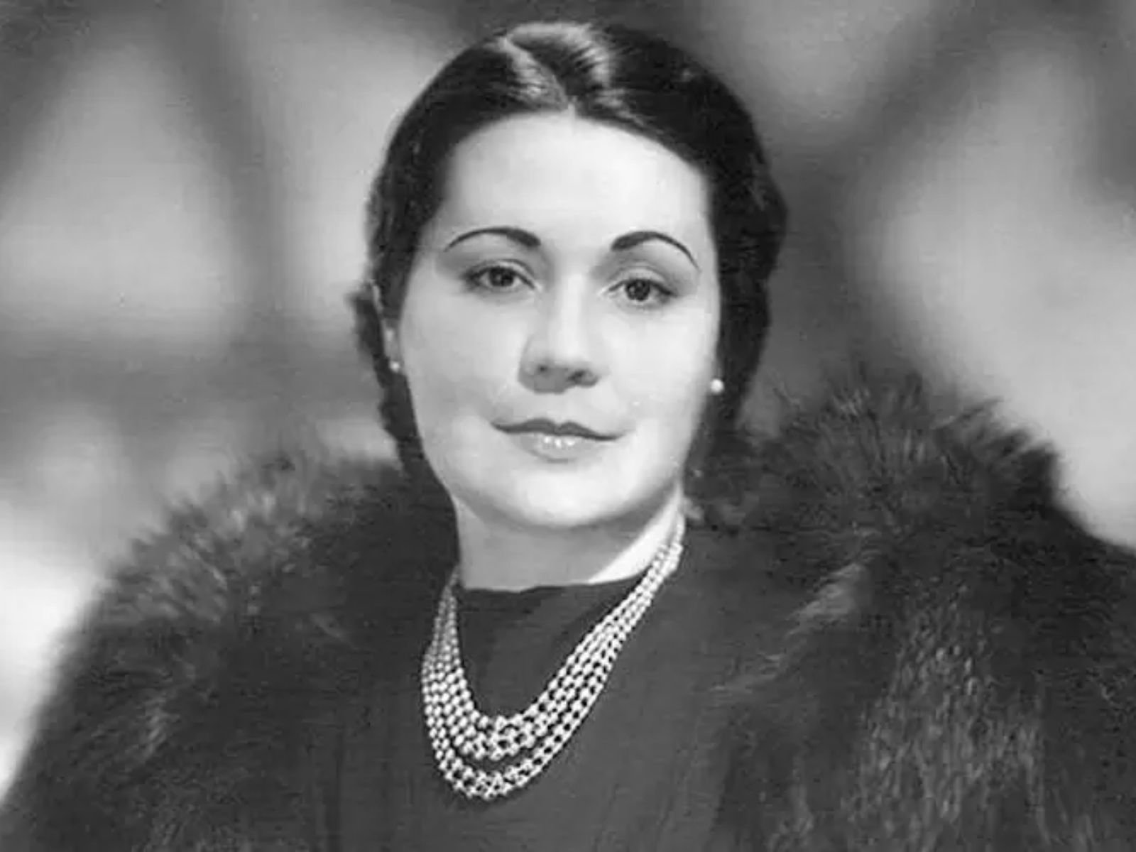 Aracy de Carvalho Guimarães Rosa, esposa do famoso escritor, usou sua posição no consulado para enganar nazistas e salvar vidas. Uma história de coragem e humanidade. Aracy de Carvalho Guimarães Rosa, esposa do famoso escritor, usou sua posição no consulado para enganar nazistas e salvar vidas. Uma história de coragem e humanidade.