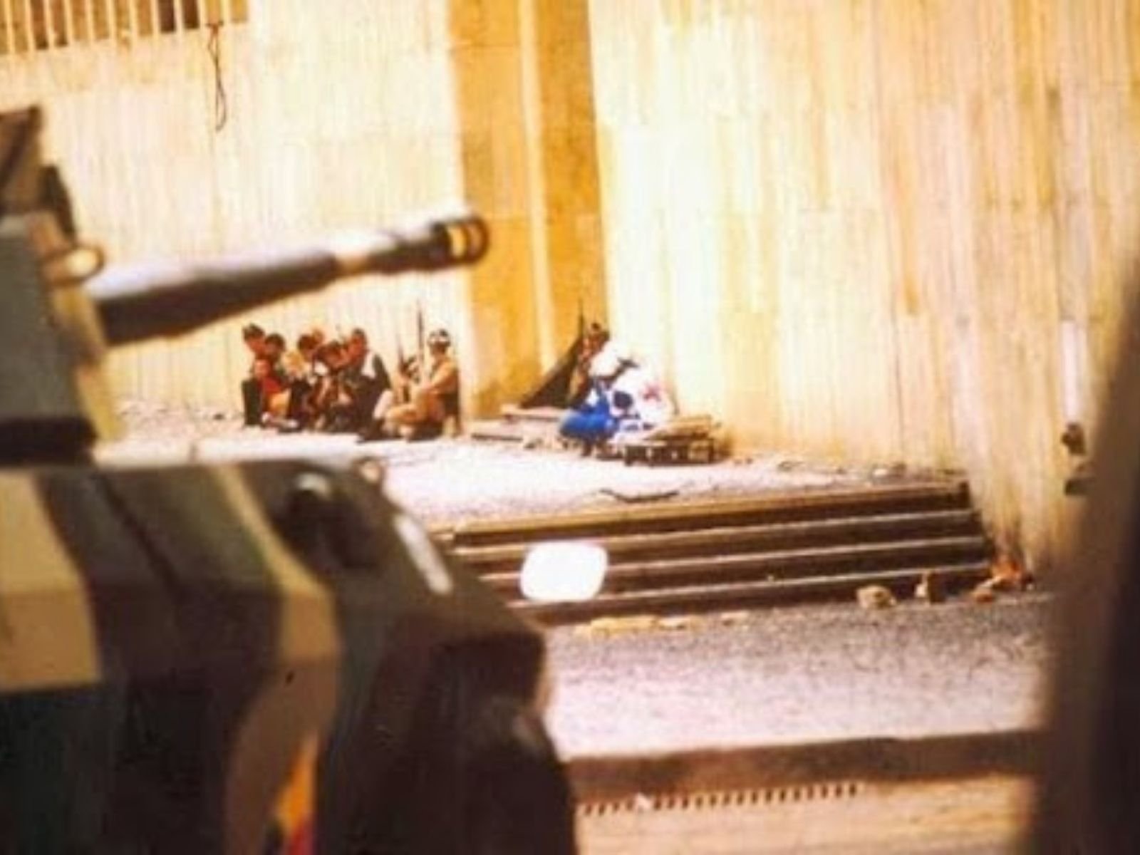 Um sangrento confronto entre paramilitares e forças do governo sucedeu a invasão do Palácio de Justiça da Colômbia. Foto: El Tiempo