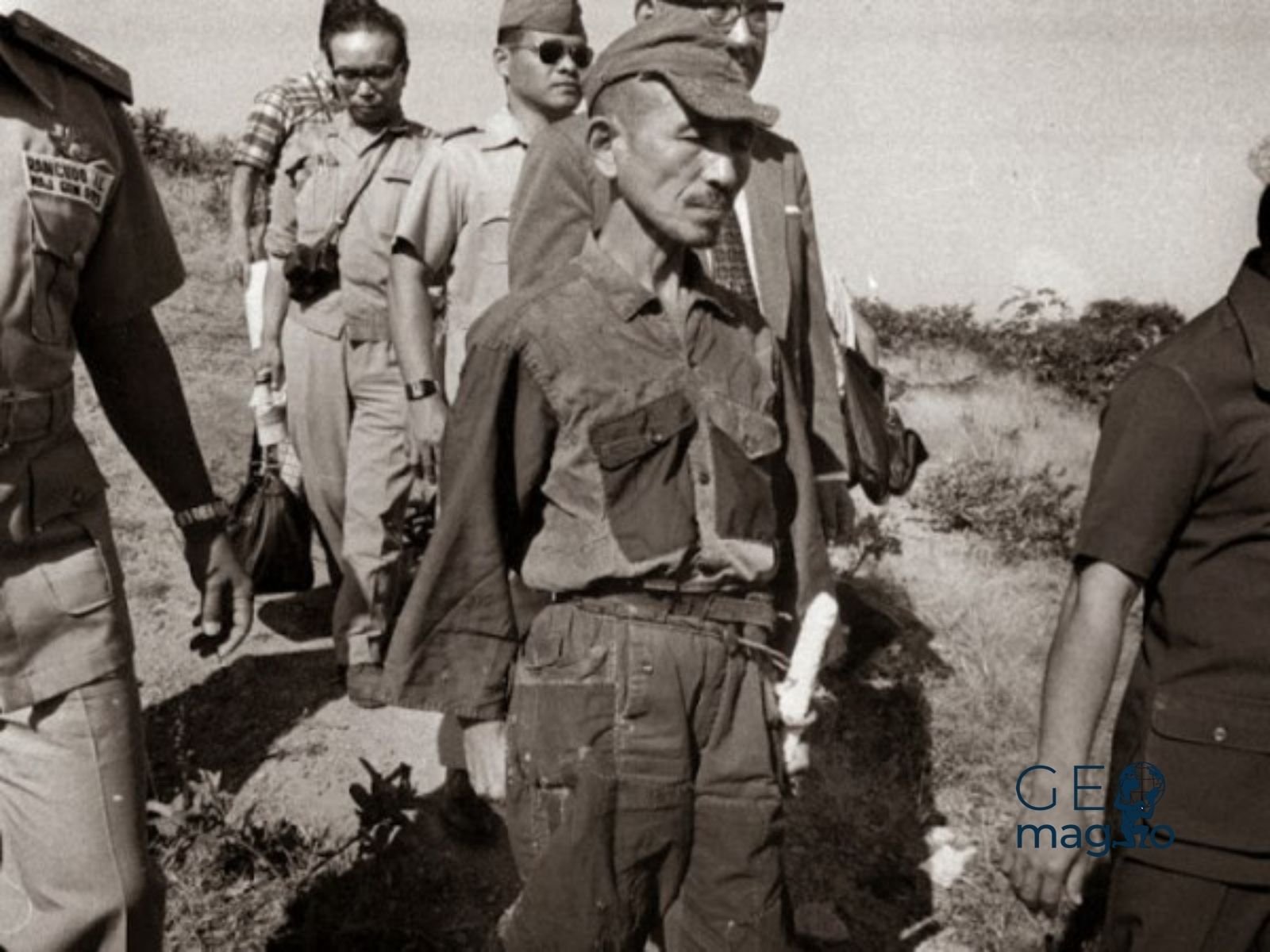 Hiroo Onoda se rende em 1974, 29 anos após o fim da Segunda Guerra Mundial.