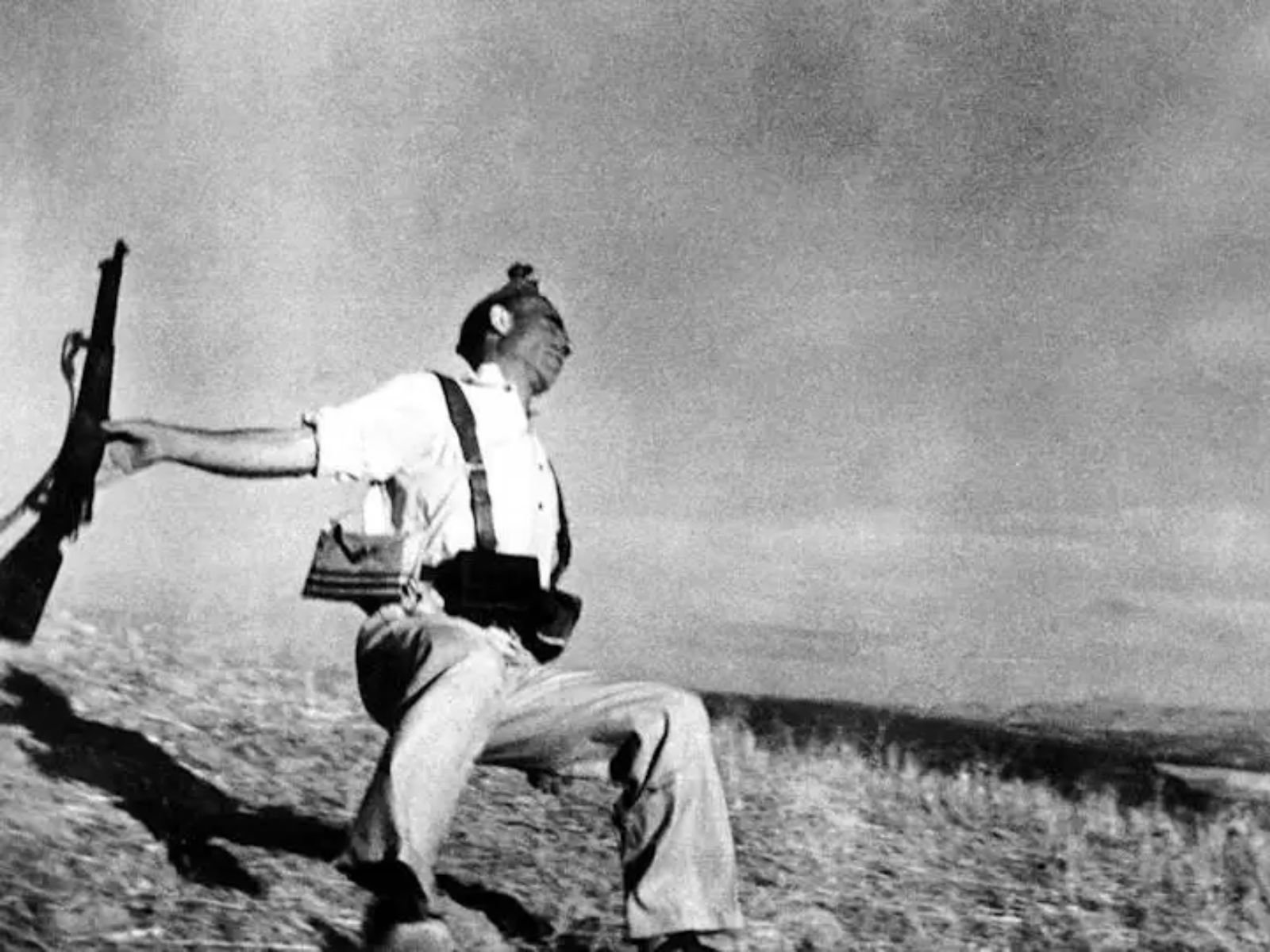 "The Falling Soldier" (A Morte de um Miliciano) - a mais icônica foto da Guerra Civil Espanhola. Por Robert Capa.