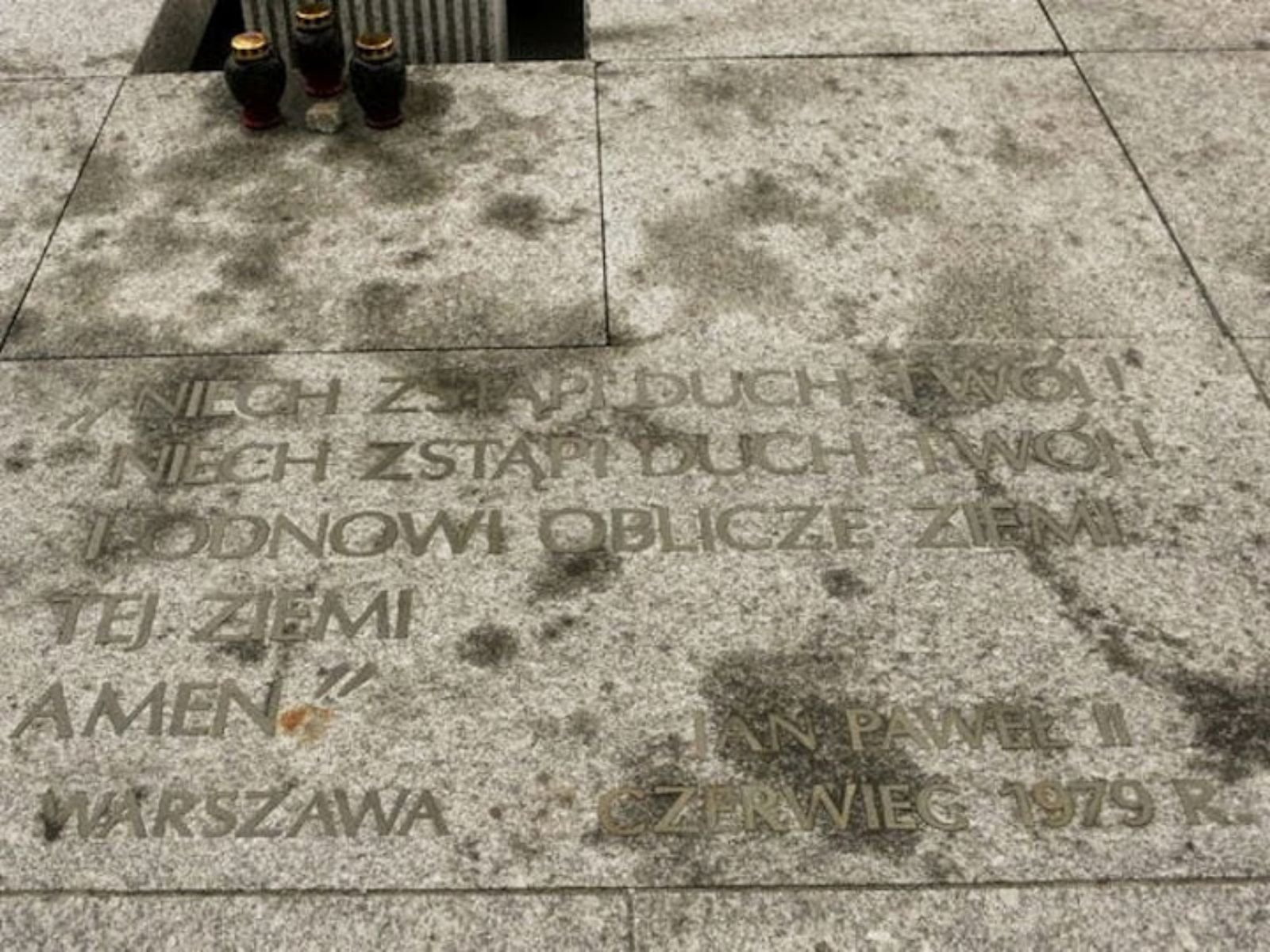 "Niech zstąpi Duch Twój! Niech zstąpi Duch Twój! I odnowi oblicze ziemi. Tej ziemi! Amen. (Deixe o seu Espírito descer! Deixe o seu Espírito descer! E renovai a face desta terra. A face desta terra!"). Foto: Italo Magno Jau. 2012.