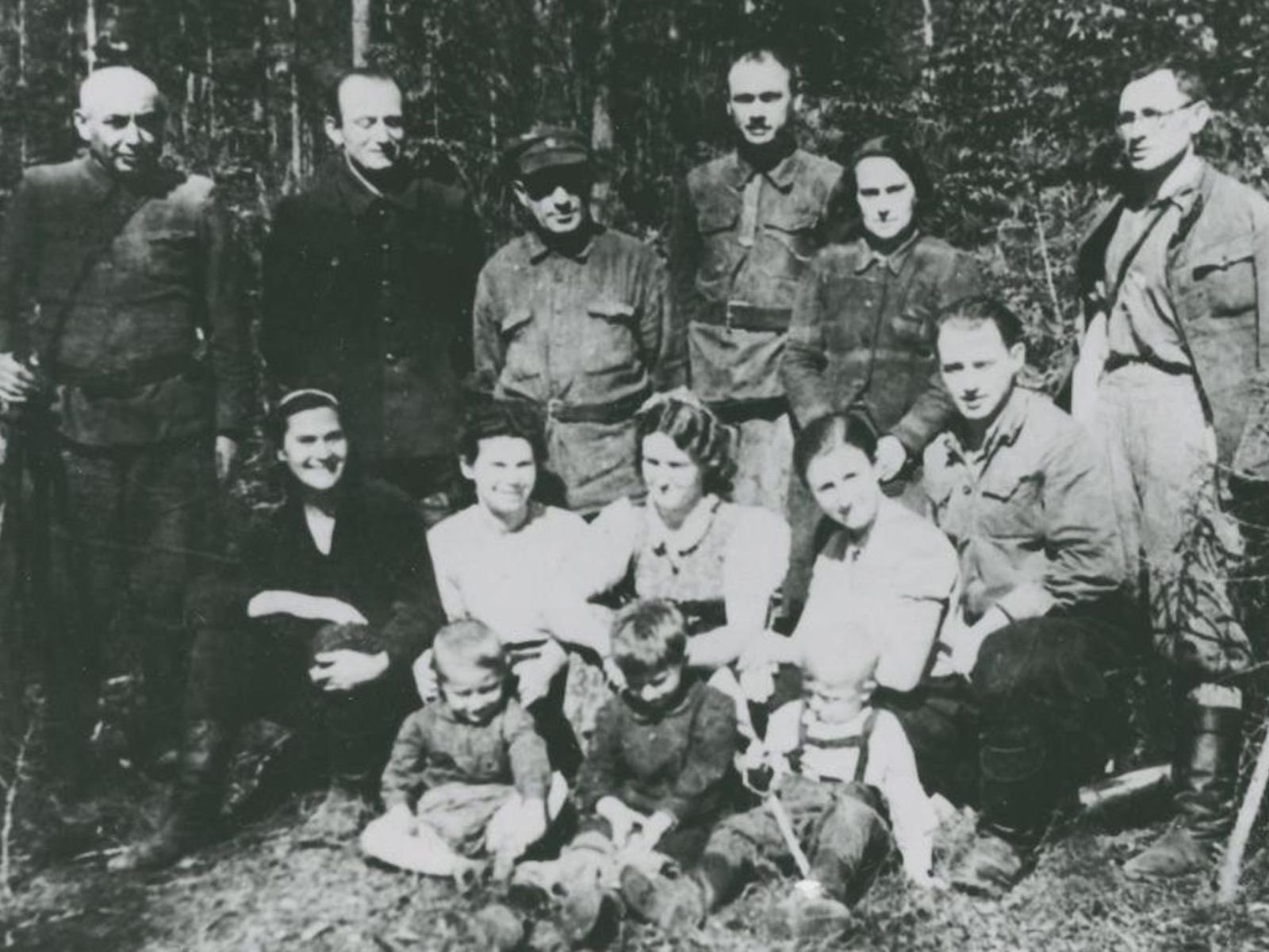 Grupo de partisans bielorrussos durante a Segunda Guerra Mundial.